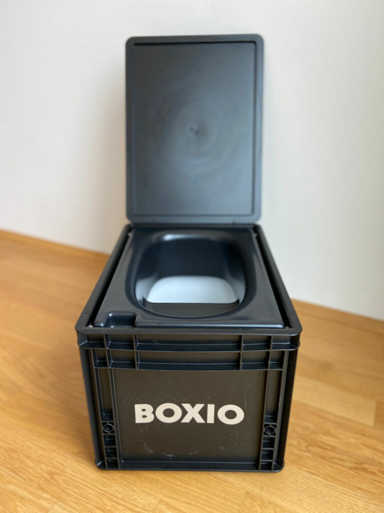 Trockentoilette vom Unternehmen BOXIO mit Trennbehälter